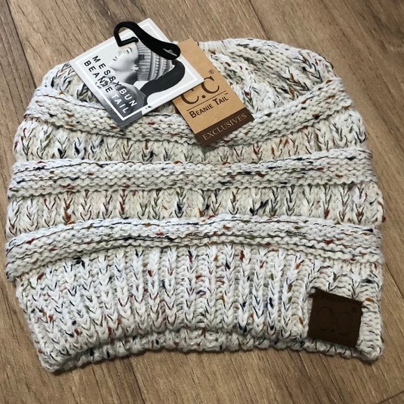 C.C. Beanie Tail Knit BRAND NEW - Picture 1 of 4